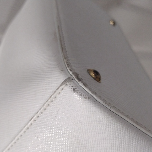 Samantha Thavasa Deluxe Shoulder Bag - 11x8x5", White Leather, Magnetic Closure - Picture 8 of 15